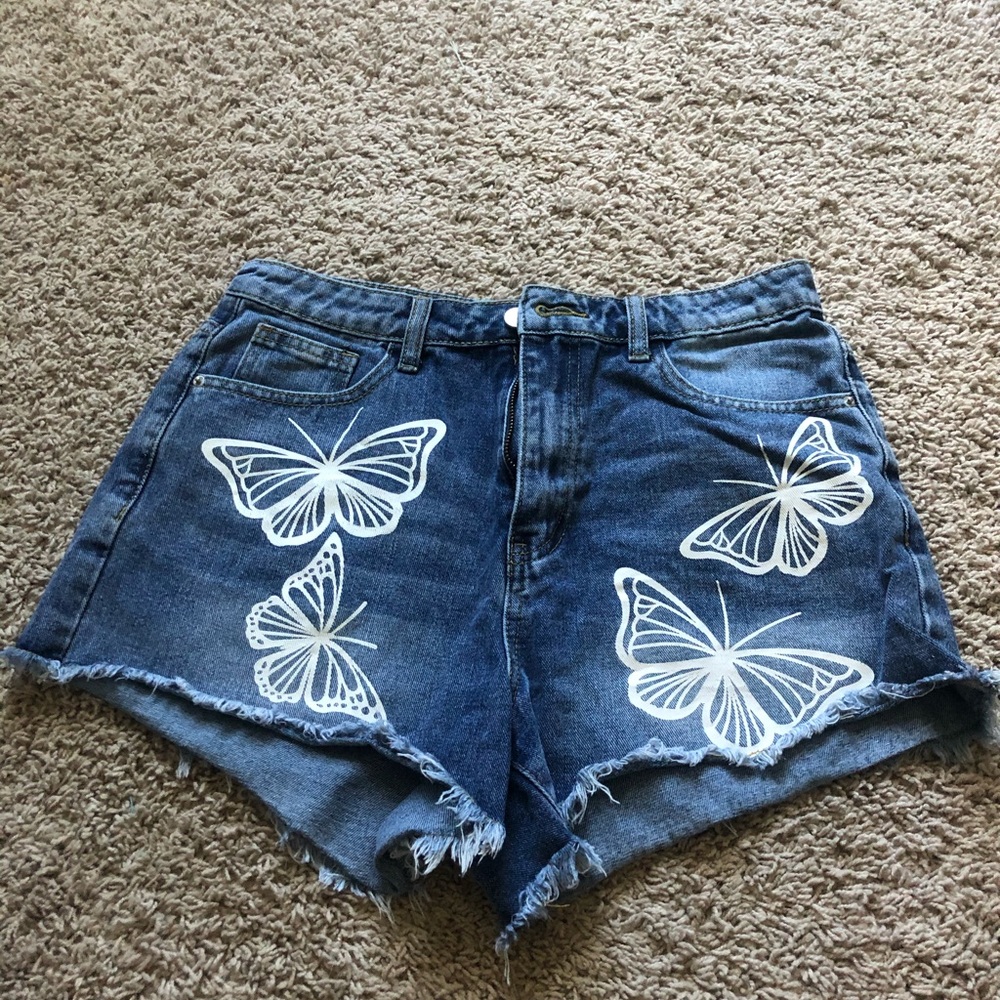 Adorable butterfly jean shorts never worn